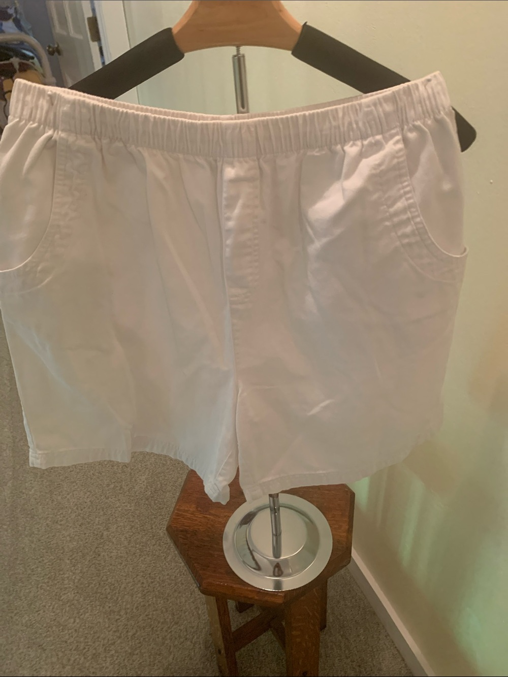 Basic Editions White Elastic-Waist Casual Shorts